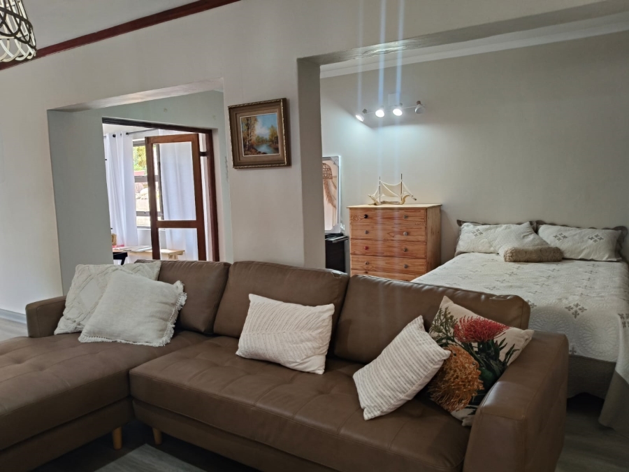 6 Bedroom Property for Sale in Paradise Beach Eastern Cape